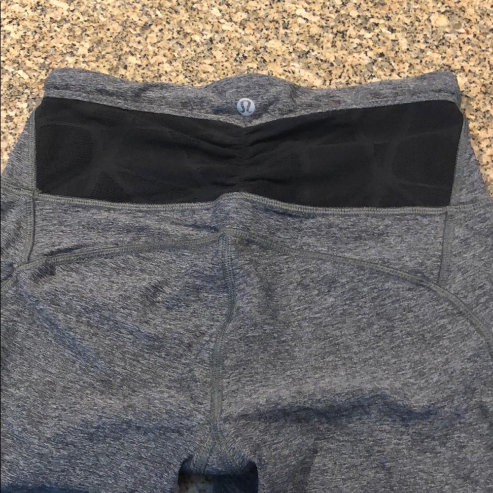 Lululemon crop leggings with mesh detail - Picture 6 of 9